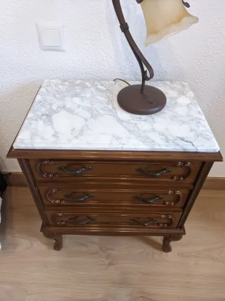 Conjunto dormitorio clásico – 2 camas + mesita