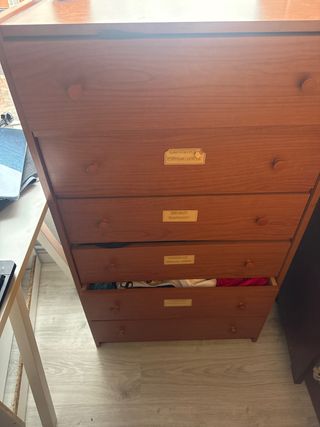 Cajonera de madera marrón