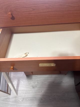 Cajonera de madera marrón