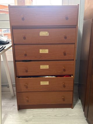 Cajonera de madera marrón