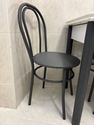 Mesa cocina extensible + 2 sillas + 2 taburetes