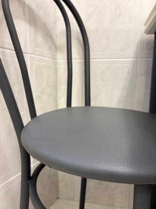 Mesa cocina extensible + 2 sillas + 2 taburetes