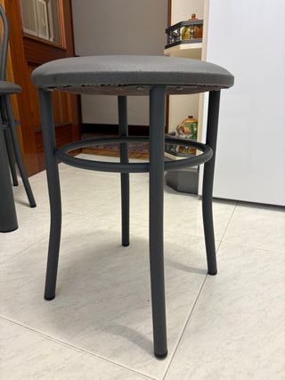 Mesa cocina extensible + 2 sillas + 2 taburetes