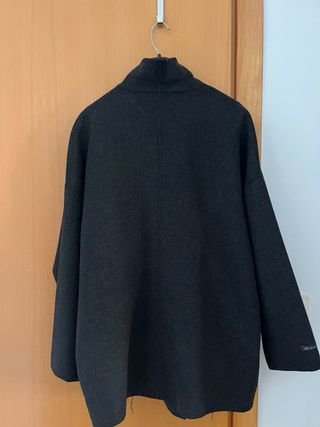 Abrigo lana gris talla L. Usado una vez.