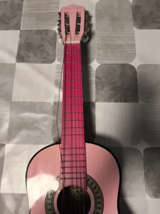 Guitarra infantil rosa
