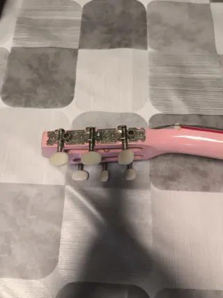 Guitarra infantil rosa