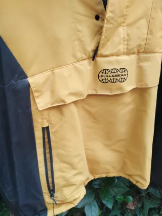 Cazadora canguro pull & bear talle L