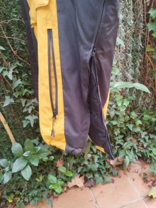 Cazadora canguro pull & bear talle L