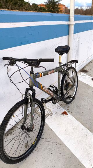 Bicicleta Trekking Urbana Ligera y Cómoda