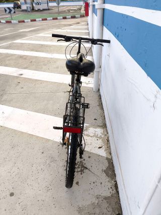 Bicicleta Trekking Urbana Ligera y Cómoda