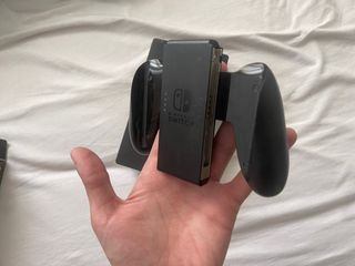 Base Nintendo Switch + mando joycon