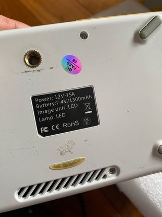 Mini Proyector LED Blanco y Amarillo