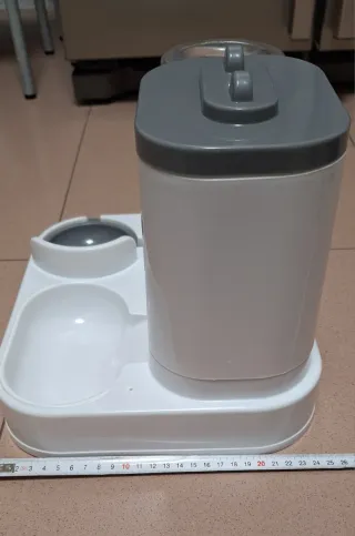 Comedero y bebedero para mascotas