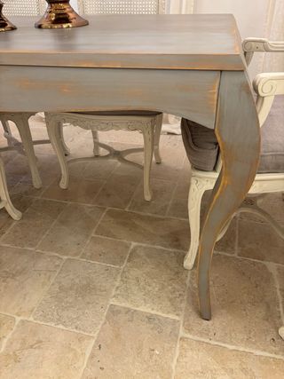 Mesa de comedor y 6 sillas estilo clásico