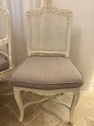 Mesa de comedor y 6 sillas estilo clásico