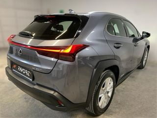 Lexus UX 2021