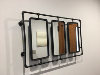Espejo de pared metálico negro