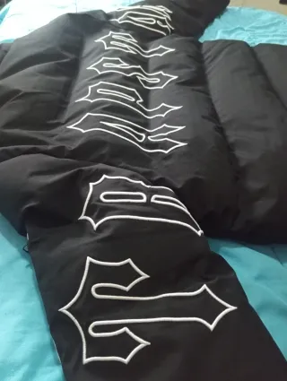 Chaquetón plumífero negro poliéster