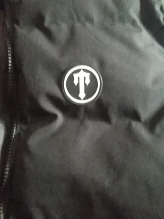 Chaquetón plumífero negro poliéster