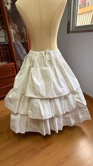 Traje de fallera (7-10 años) Regalo cancán 77x40cm