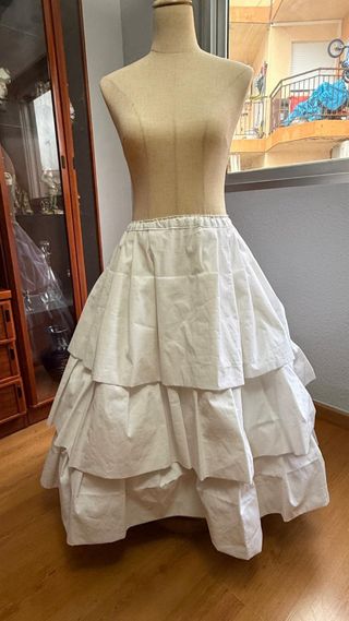 Traje de fallera (7-10 años) Regalo cancán 77x40cm