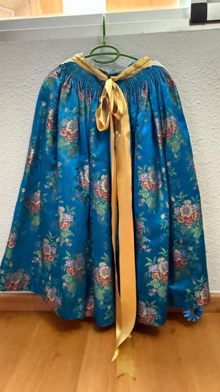 Traje de fallera (7-10 años) Regalo cancán 77x40cm