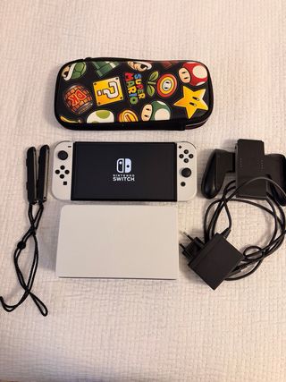 Nintendo Switch con funda incluida y protector