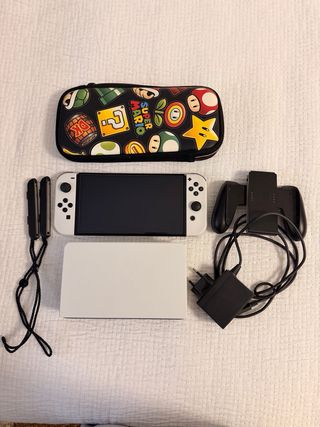 Nintendo Switch con funda incluida y protector