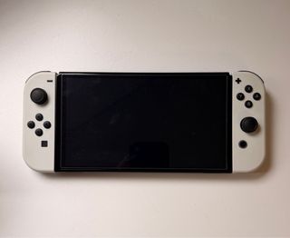 Nintendo Switch con funda incluida y protector