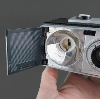 CÁMARA KODAK BROWNIE SUPER 27