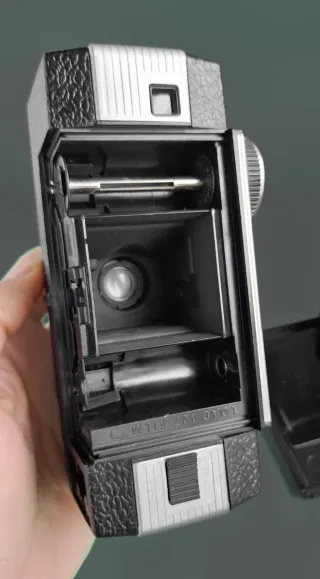 CÁMARA KODAK BROWNIE SUPER 27