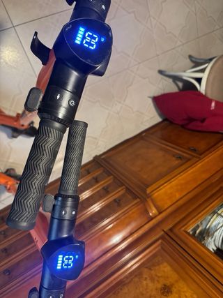 Patinete eléctrico naranja Zeeclo