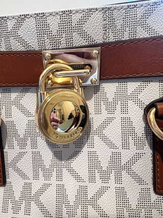 Bolso Michael Kors Monogram Crema y Gris