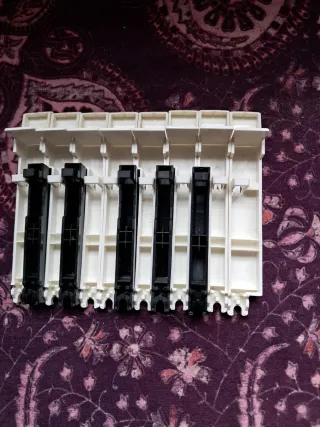 Roland E-35 creo que puede vale para otros teclado