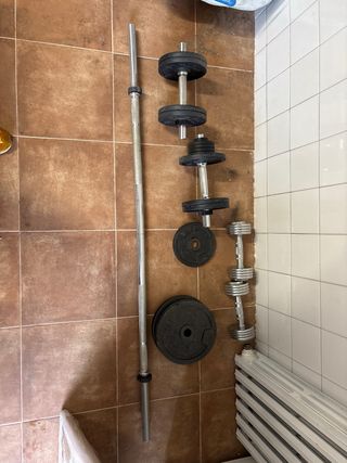 Banco de pesas Domyos con barra,mancuernas y pesas