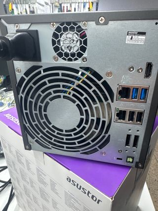 Potente Servidor NAS ASUSTOR AS7004T Nuevo