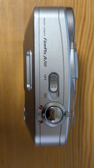 Cámara Fujifilm FinePix A200 con complementos