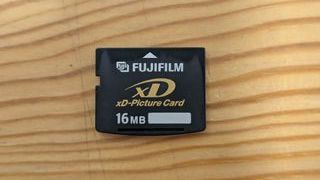 Cámara Fujifilm FinePix A200 con complementos