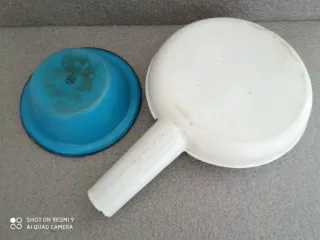 Arrastadeira antiga esmaltada, composta por 2peças