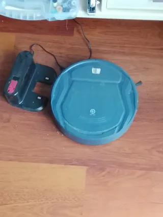 Robot Aspirador con Base de Carga
