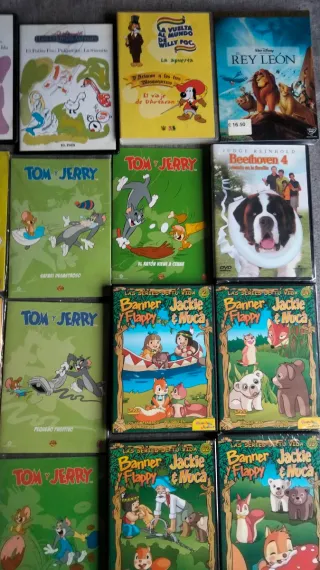 DVDs Cuentos Infantiles: Tom y Jerry, el Rey León.
