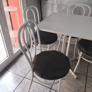 Mesas y sillas de bar