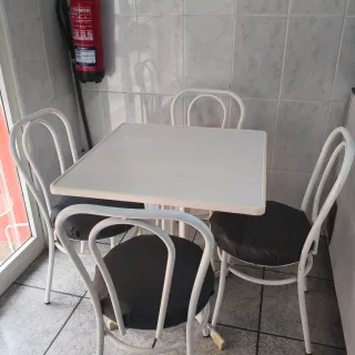 Mesas y sillas de bar