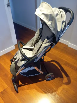 Carrito de bebé casi nuevo.muy poco uso.