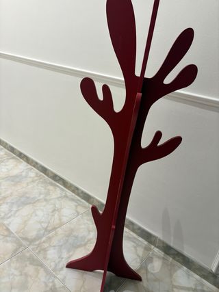 Perchero infantil madera rojo