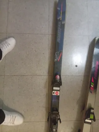 Esquís Rossignol con fijaciones Salomon