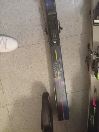 Esquís Rossignol con fijaciones Salomon