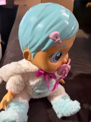 Muñeca bebé interactiva con luces