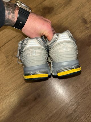 New Balance Plata/Blanco Talla 42