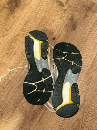 New Balance Plata/Blanco Talla 42